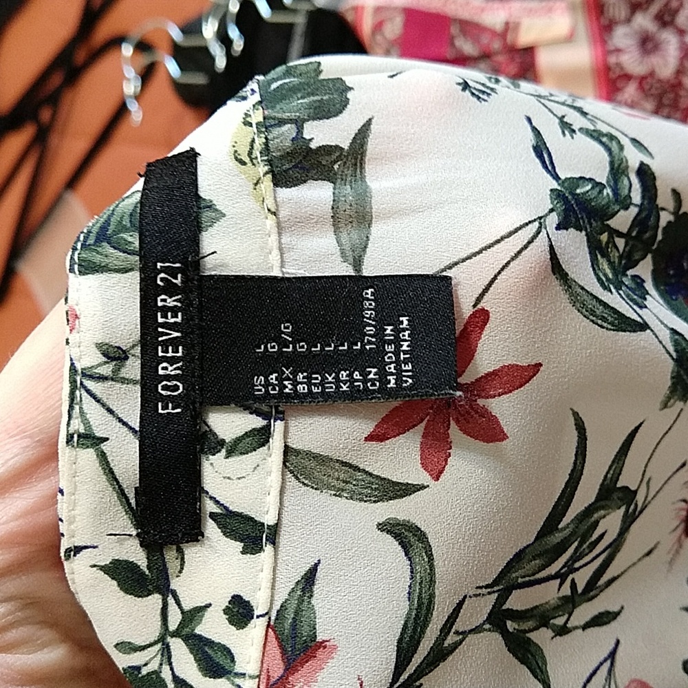 Forever21 Floral Sleeveless Blouse - Picture 4 of 5
